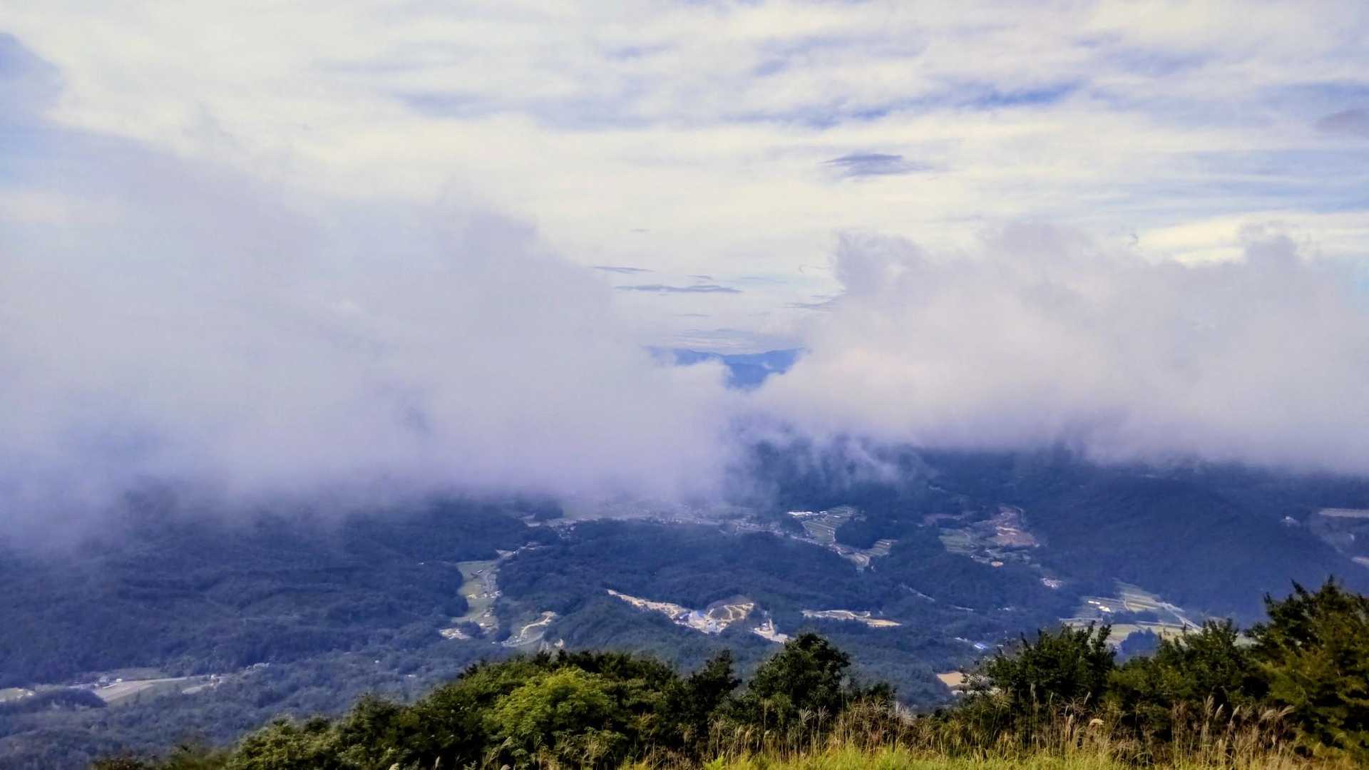山頂の眺望は360度見渡せます✨
天気や見通しの良い日には、中国山地と遠くに宮島も見えるんだけど、この日はそこまでは見えなかった😅