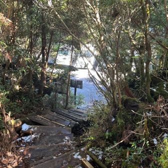 ゴール。淀川登山口。
ここで小屋で会話した人と再び会って、車同乗どうぞとの事。ご厚意に預かりご一緒しました。

登山日記はここまで。おつかれ🏔️でした。