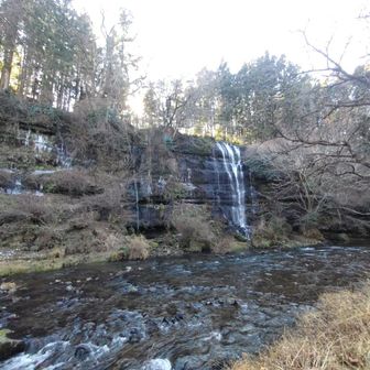 ゴール地点はご褒美🎁
景勝地の太郎滝、次郎滝

https://www.city.tsuru.yamanashi.jp/shigai/kankojoho/8/8461.html