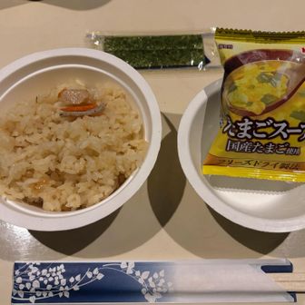 おはようございます☀
テーブルが限られているので、食事は代わりばんこで提供されます。私たちは最後でしたが、それでも4時。
ありがとうございます😊