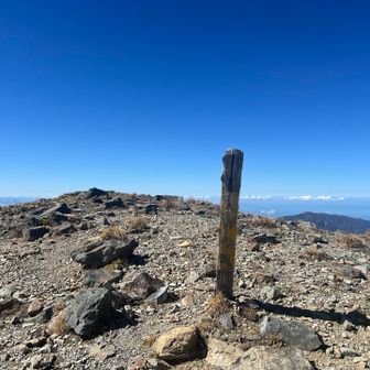天狗の頭到着
予定より早いからと、ここで1時間も休憩して昼寝してしまう
