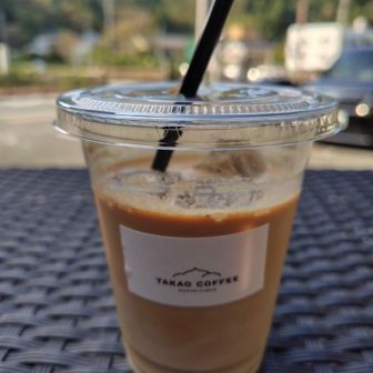 高尾山に来たら…これが飲みたかった！お気に入りのタカオコーヒーのカフェラテ（￥600）
ケーキはまた今度🍰