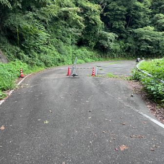 バイクを止めた場所へ戻ってきた。実は通行止めのよう
