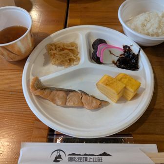 朝食です。白飯多めのを選びました。まんぷく☺️