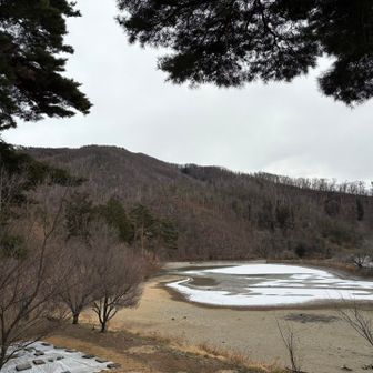 千鹿頭池のほとりに降りました