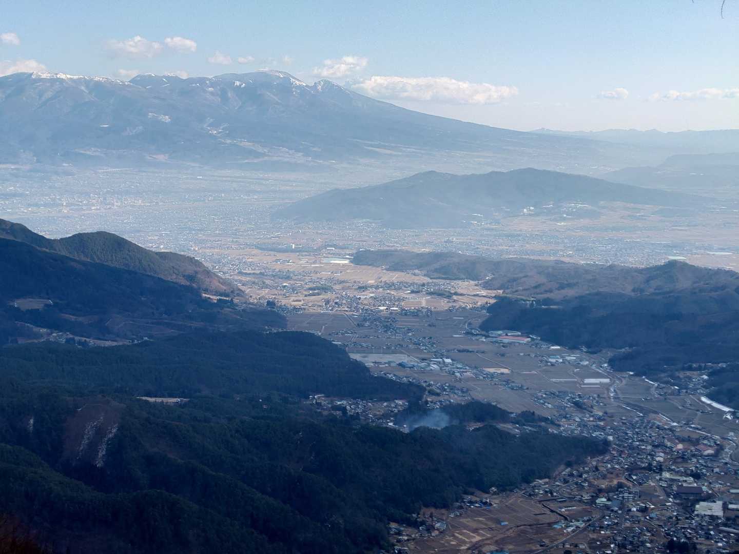 塩田平の彼方に浅間山を望む