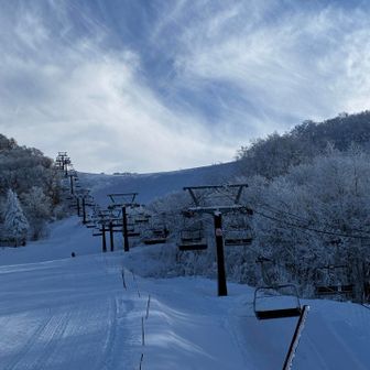 5時30分にちゃんと起きて朝ごはん食べて山に出勤できました😎
昨夜のカロリーを消費するためにもゲレンデ歩きます💪🚶