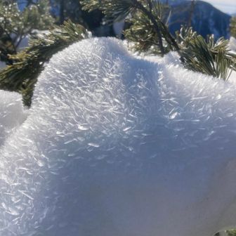 雪の結晶が可愛い🩷
触るとサラサラ