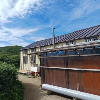 切合小屋の前でちょっと休憩します