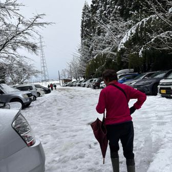 まだ満車🈵ですねー今日もたくさんの人と、出会い楽しかったです。明日も来ますので、宜しくお願いします🙇有難うございました。
