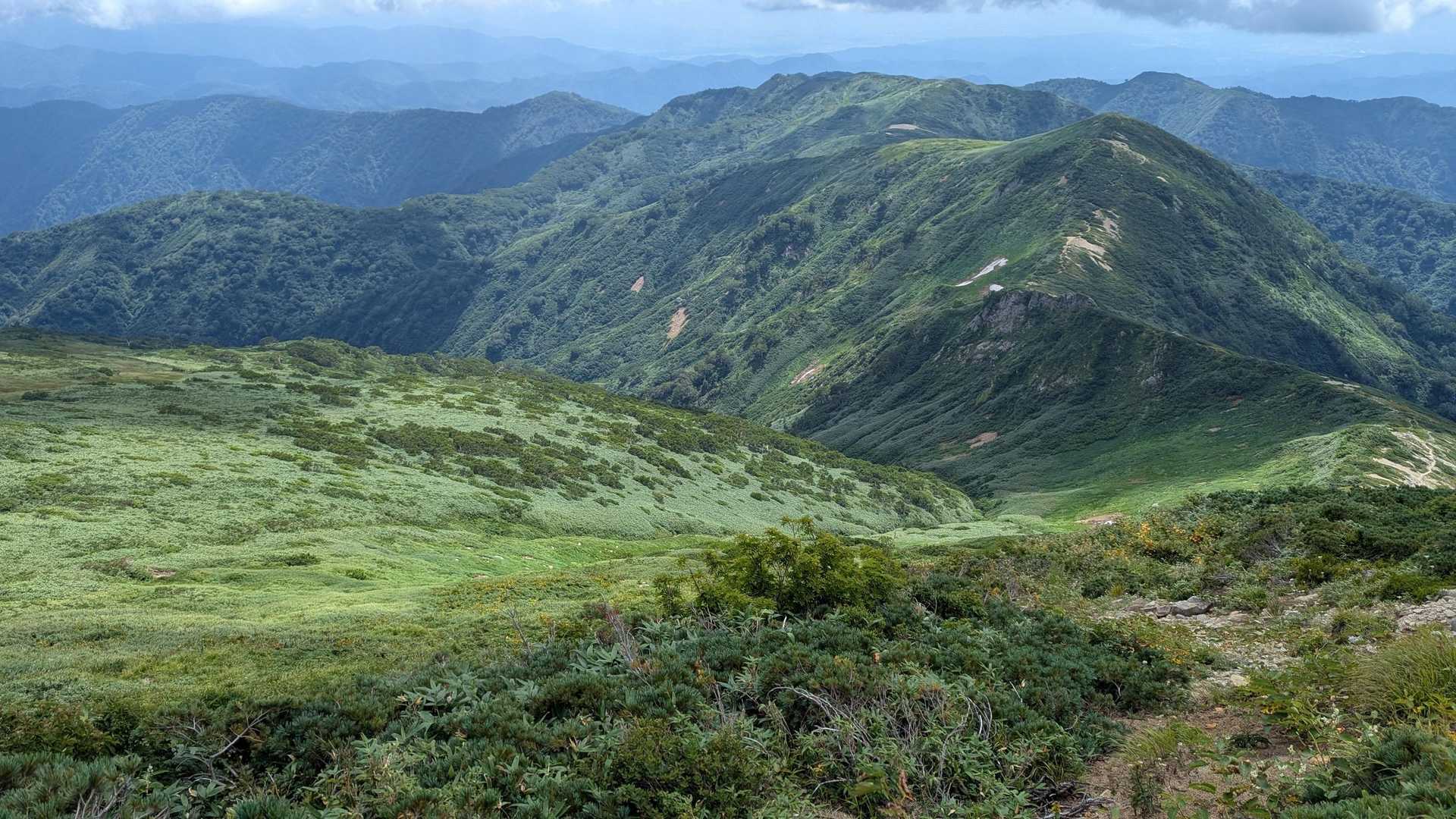 御前坂より
この辺も山スキーで滑ってみたいけど…
泊まり必須か