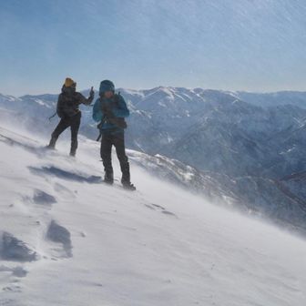 爆風なのでゴーグルしてます