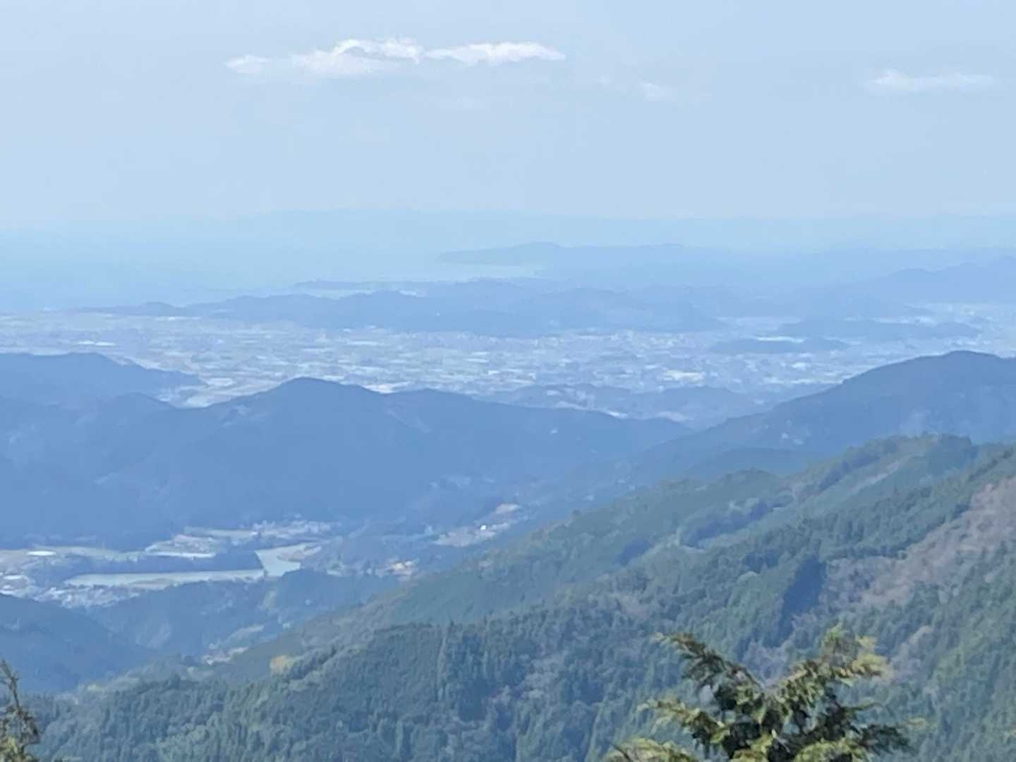 霞んでいますが、香南市や南国市、
高知市が見えました❗️😊