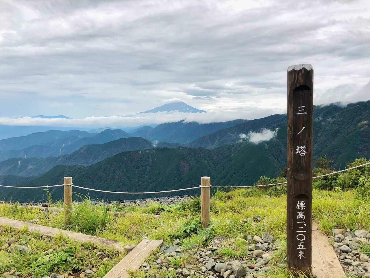 三ノ塔到着❣️
空は曇ってるけど、まだ富士山🗻クッキリ✨