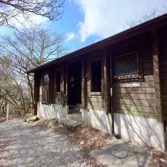 発電機もある
トップクラスの山のトイレ。