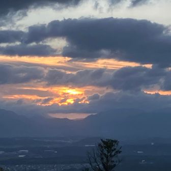 雲がジャマして太陽は出てこず