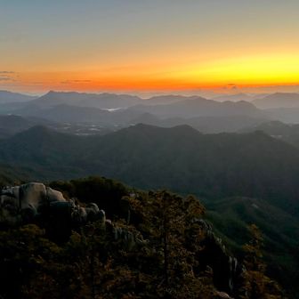 中岳、朝日岳にも人影。夕陽岳も上段下段合わせて6人くらい。フォロワーさんにも会えました😊