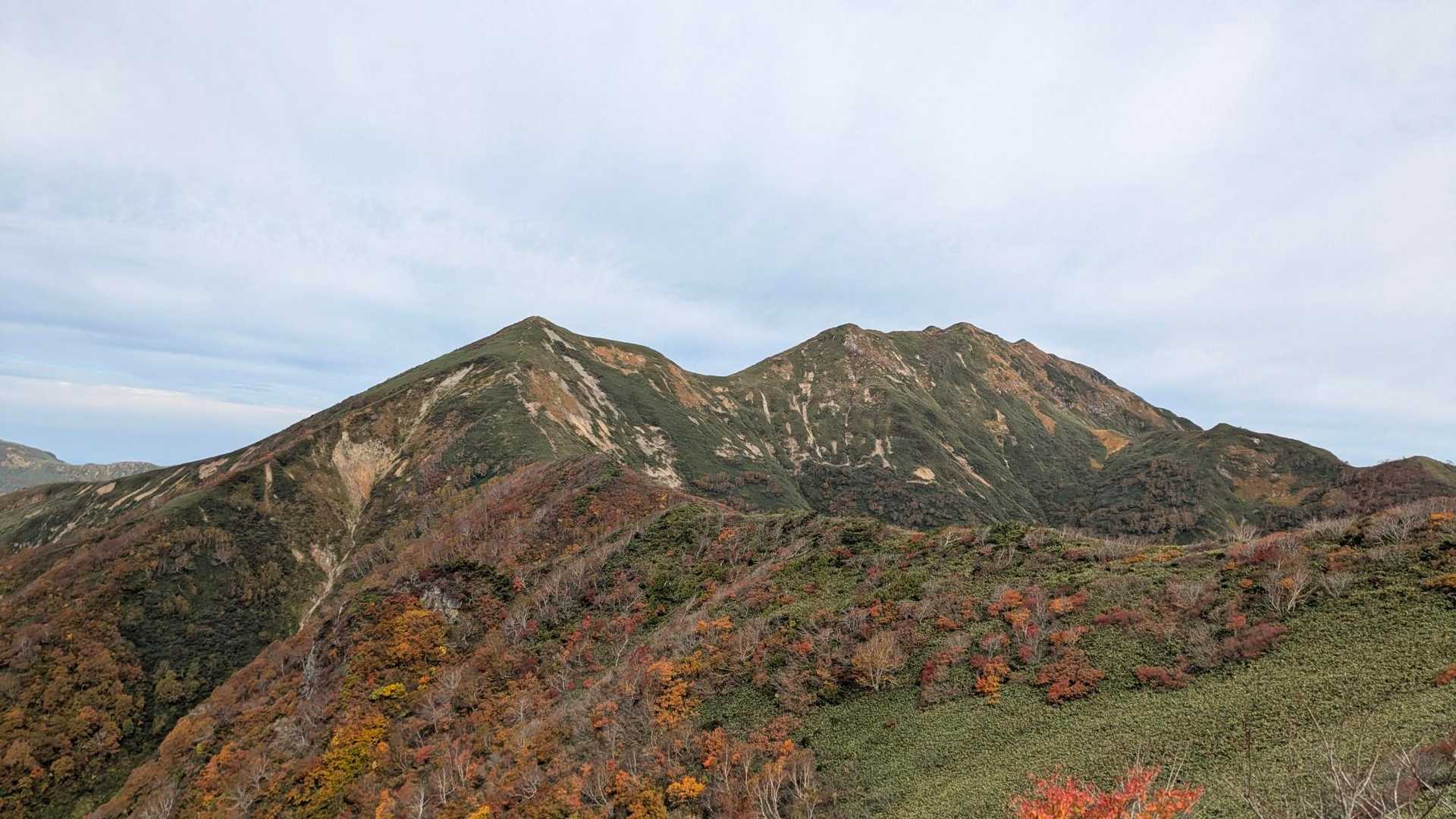 白毛門登山口-松ノ木沢ノ頭-白毛門-笠ヶ岳-大烏帽子-朝日 縦走コースの写真