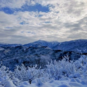 日の出のオキさん、小佐波御前山のまっちゃん、もおられました！🥰
うれぴ〜！🥰
本日の一番のりはかんじき武装のまっちゃん！🥰
圧雪、足跡道しるべ、ありがとうございました!🙇