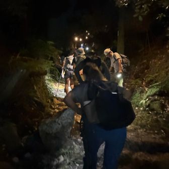 ガールズスカウト出身ママ友
人が多くて、富士山みたいやわぁーと

下る人が団扇で仰いでくれるのがとてもありがたい。