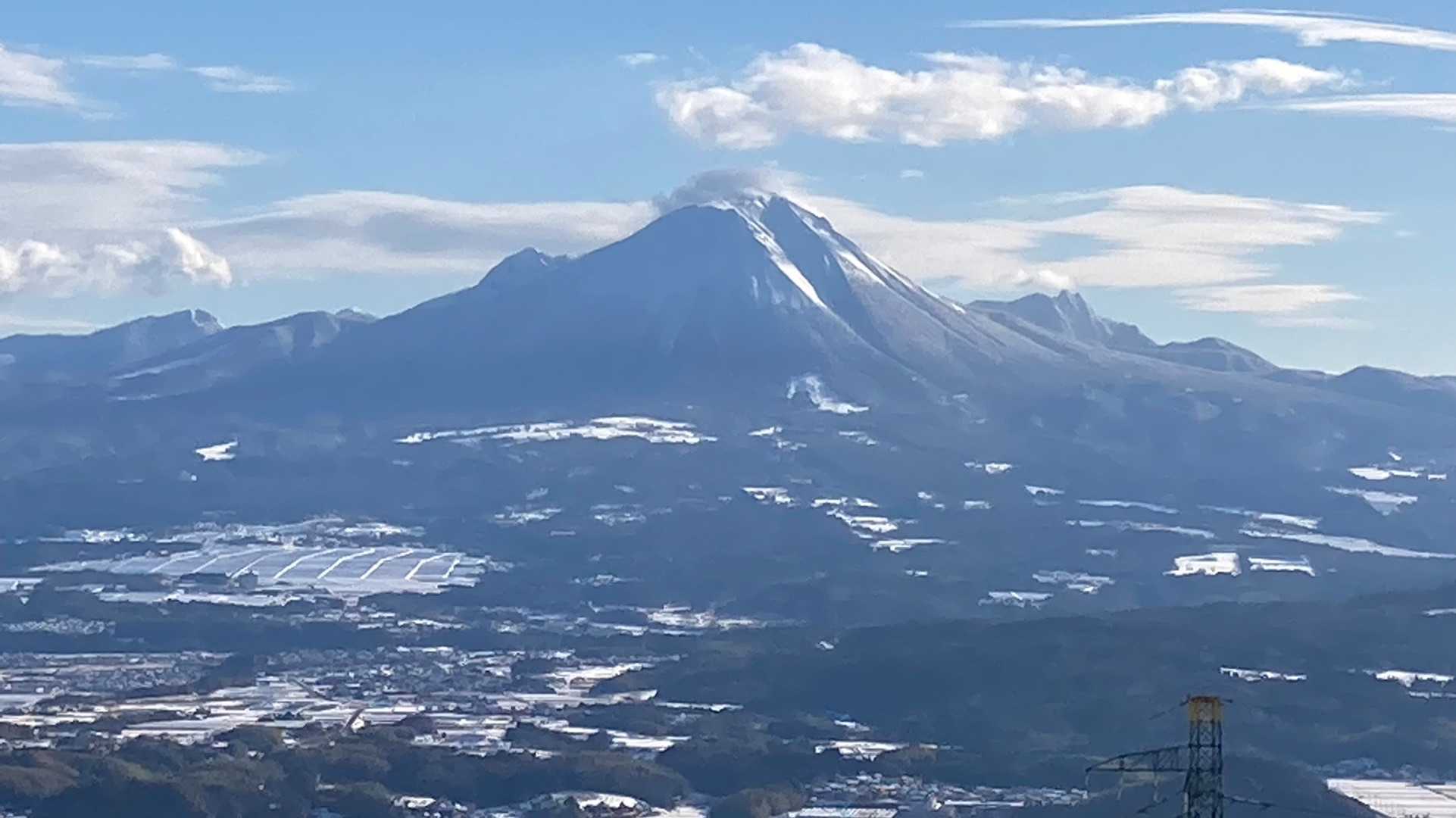 大山がはっきりと見えたよ。
山頂にちょっとだけ、雲あり。