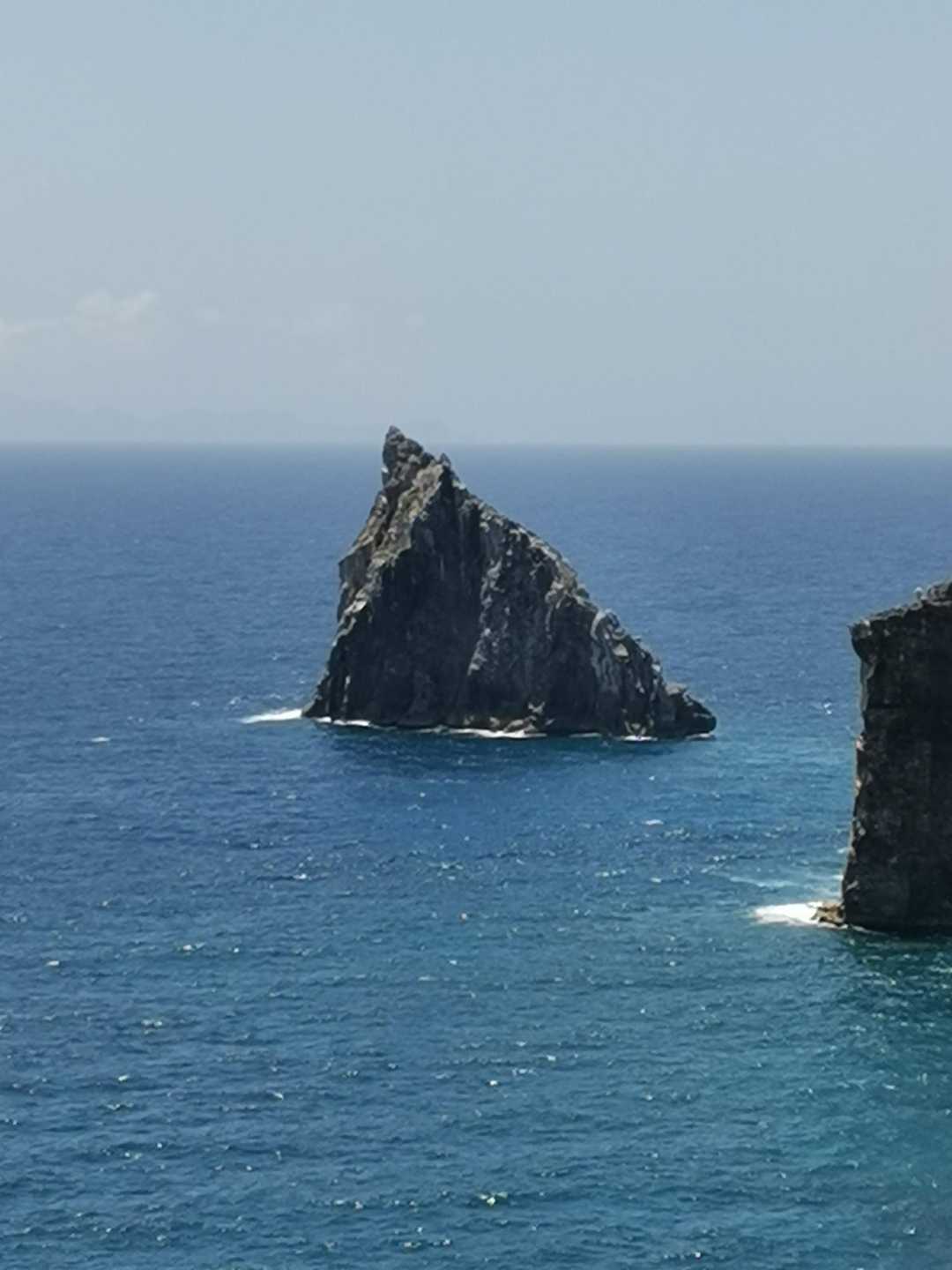 頂上がすげーシャープな島
登ってみたい💦