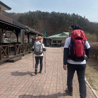 入浴施設やBBQ場、スキー場を通り抜け