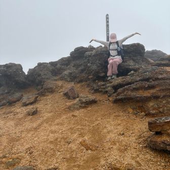 そのままの勢いで稲星山も登頂！
中岳からのルートはめちゃ登りやすかった。