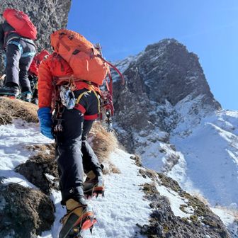 小同心クラックへ向けてきわどいトラバース道を⚠️
支点が出ていないとの情報もありカム数本持参しました！
