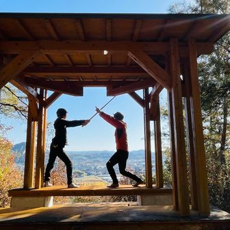 師匠とモルちゃん
日々の鍛錬を忘れません🤣
（ちゃんと靴、脱いでますよ）