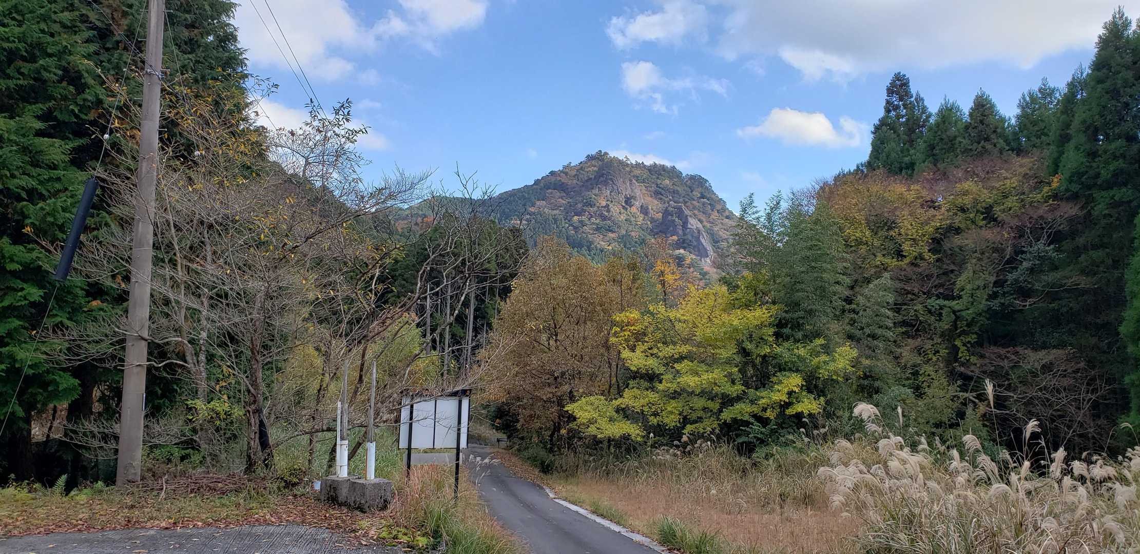 無事下山しました
ありがとーございます🙇
気になるあの⛰️大きな岩が
登れるのか？
