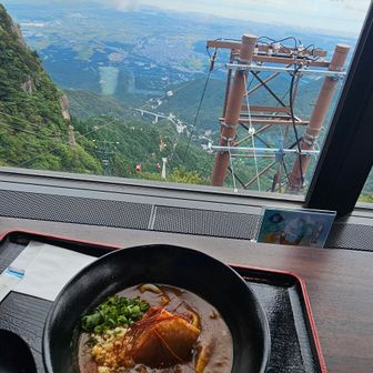 とりあえず腹ごしらえ、伊勢カレーうどん、美味かった‼️