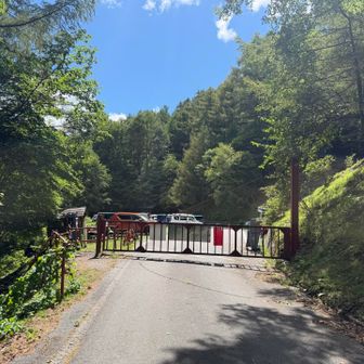 長い道のりだった。
下山時、車は第3駐車場まであった。この時間帯なので第1駐車場も空きあったが、この日月相当な数の登山者な入山したのであろう。