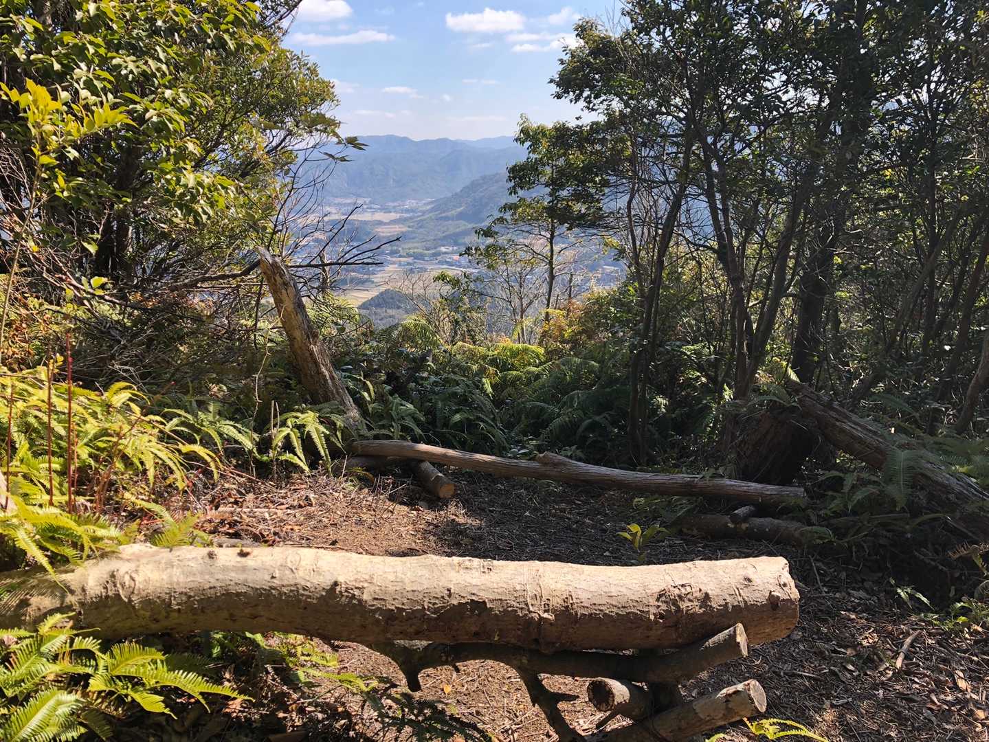 山頂の少し先には、素晴らしい展望地があります😊