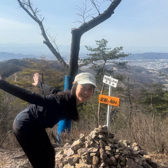 ちょい風があるので
下の展望ポイントでランチ🍙にいたします。