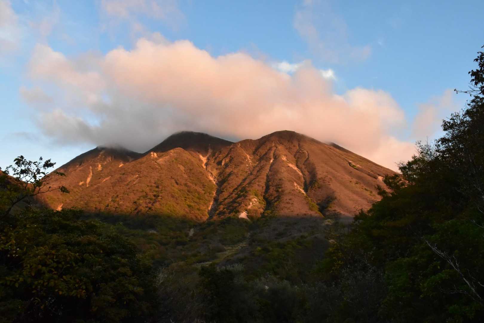 くじゅう登山口-雨ヶ池越-諏蛾守越-三俣山-指山自然観察路 周回コースの写真