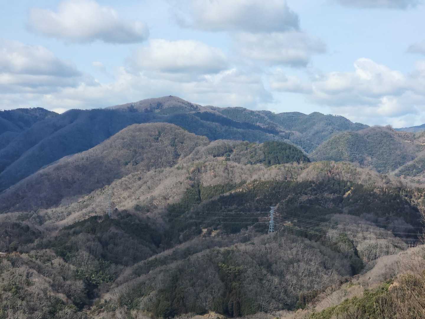 京の上山が見えるところまで来ました。
いつも登山道整備をしてくださっているJaeさんとお話をしました💓