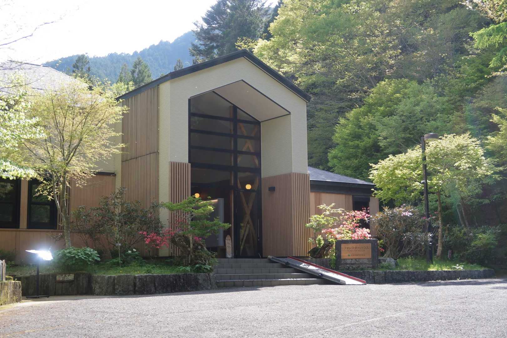 帰りはお邪魔します
流石住友林業  良い木使ってるー