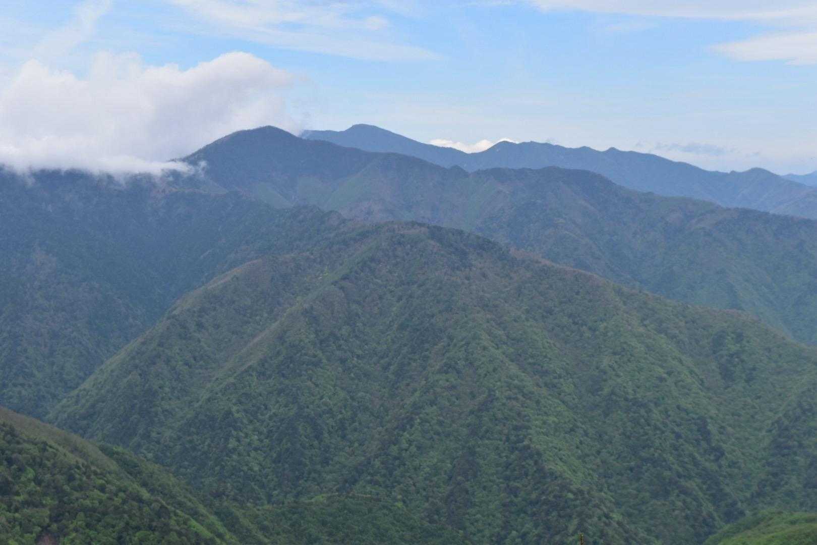 埼玉県最高峰が近くに見えます