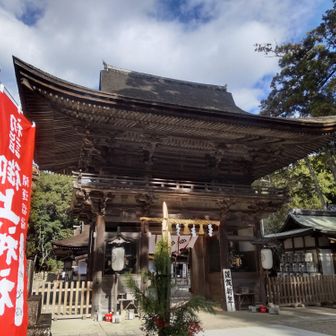 登山前に御上神社にお参りです。

柿食わない
鐘も鳴らない
御上神社