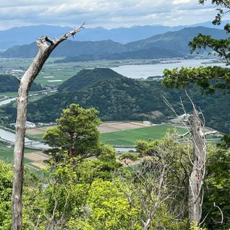 山頂超えて　見晴らし岩から
西湖✌️