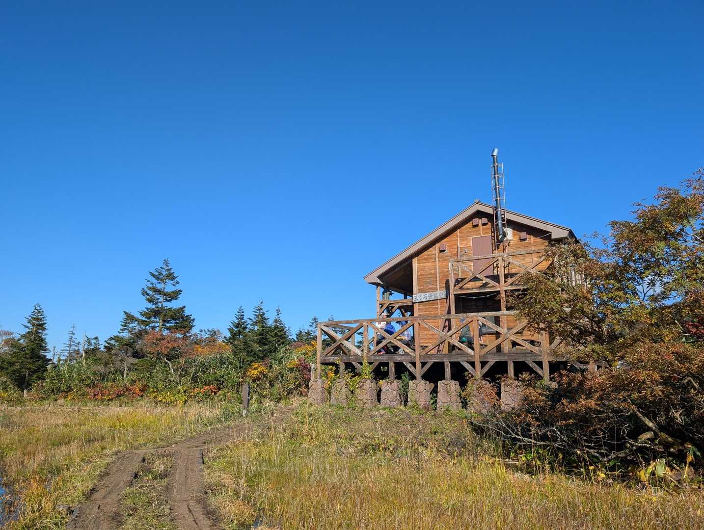ここに住みたいなー

冷暖房、Netflix、Wi-Fi完備
虫いない
Amazonは翌日配達
町まで徒歩１０分若しくは
リフト使用OK
だったら…（夢）




