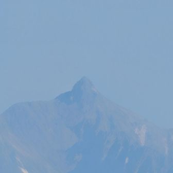 槍も見えた。