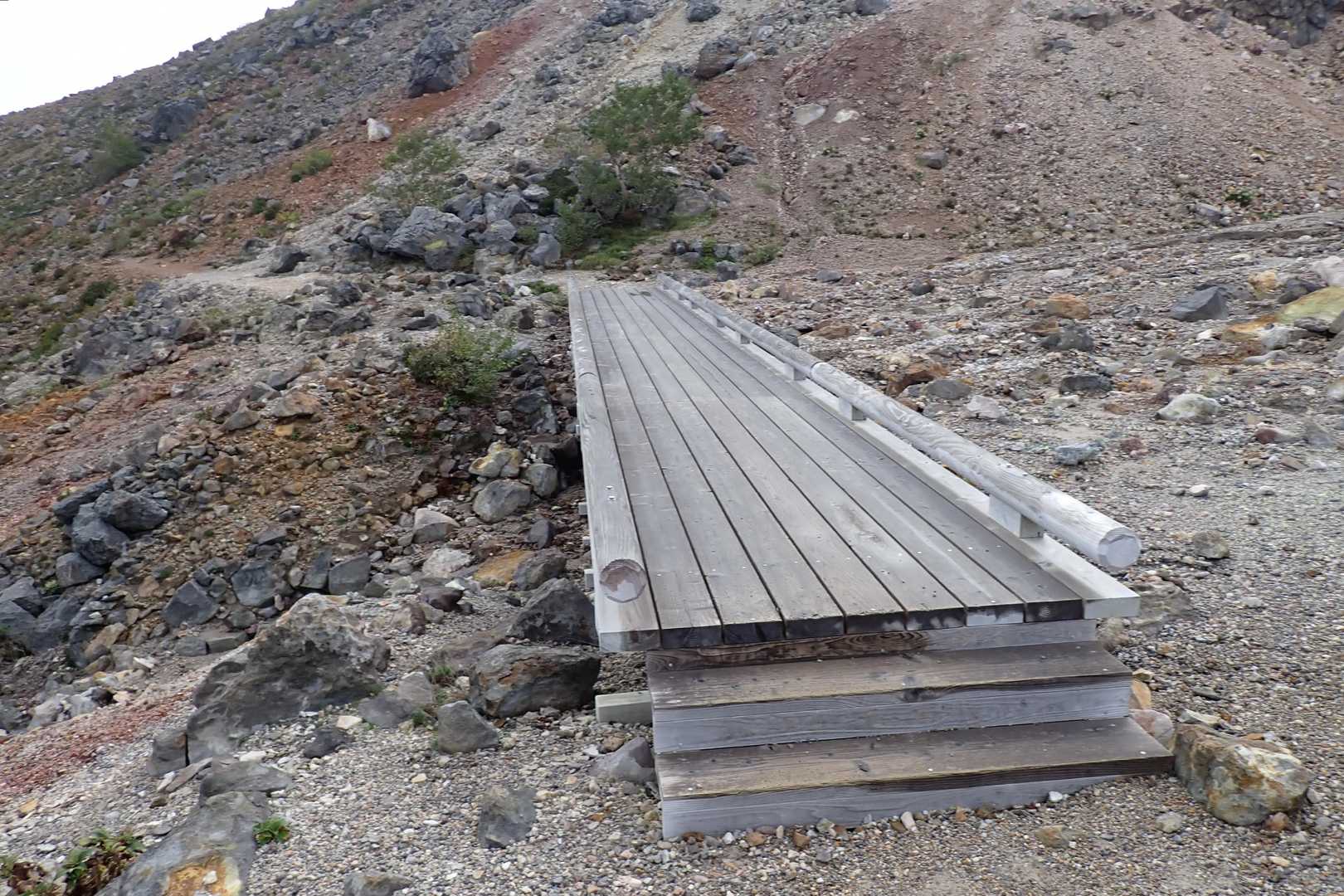 大きい方の橋は無事そうです⛰