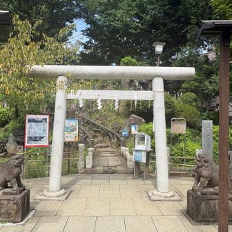 鳥居をくぐって。