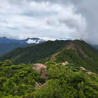 東赤石山から八巻山方面
