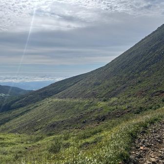 昨日はもやもやで見えなかったけど、
登山道がよく見える。