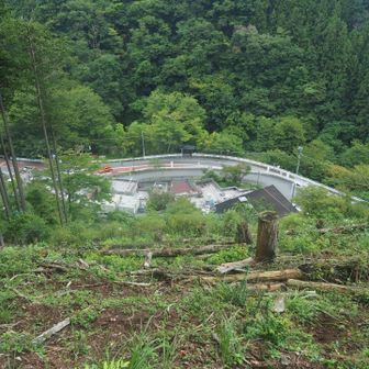 数馬の湯の建物が真下に
一応確認したけど、露天風呂は覗けない仕様