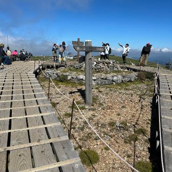 何とか登頂、久しぶりの剣山