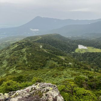 茶臼岳頂上
岩手山を臨む